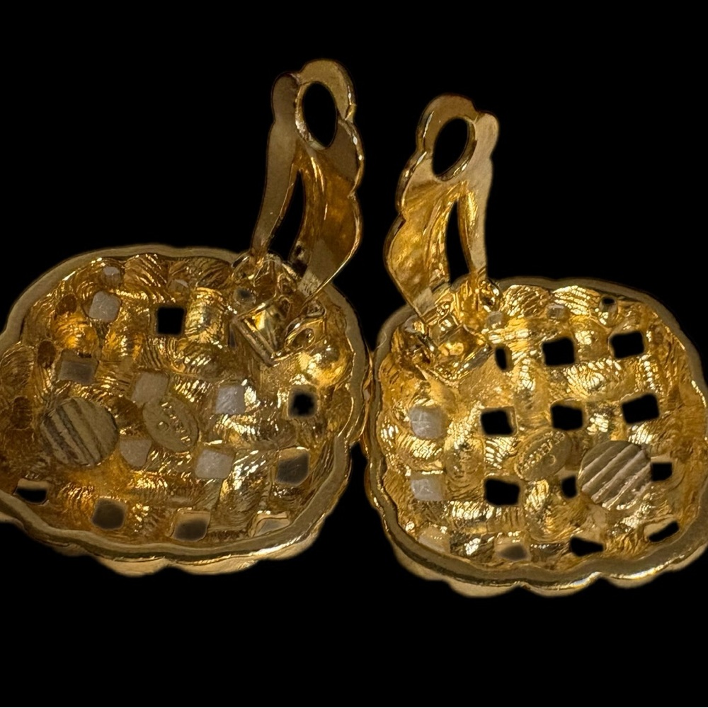Givenchy Vintage gold-tone basket weave clip-on earrings - Picture 5 of 5